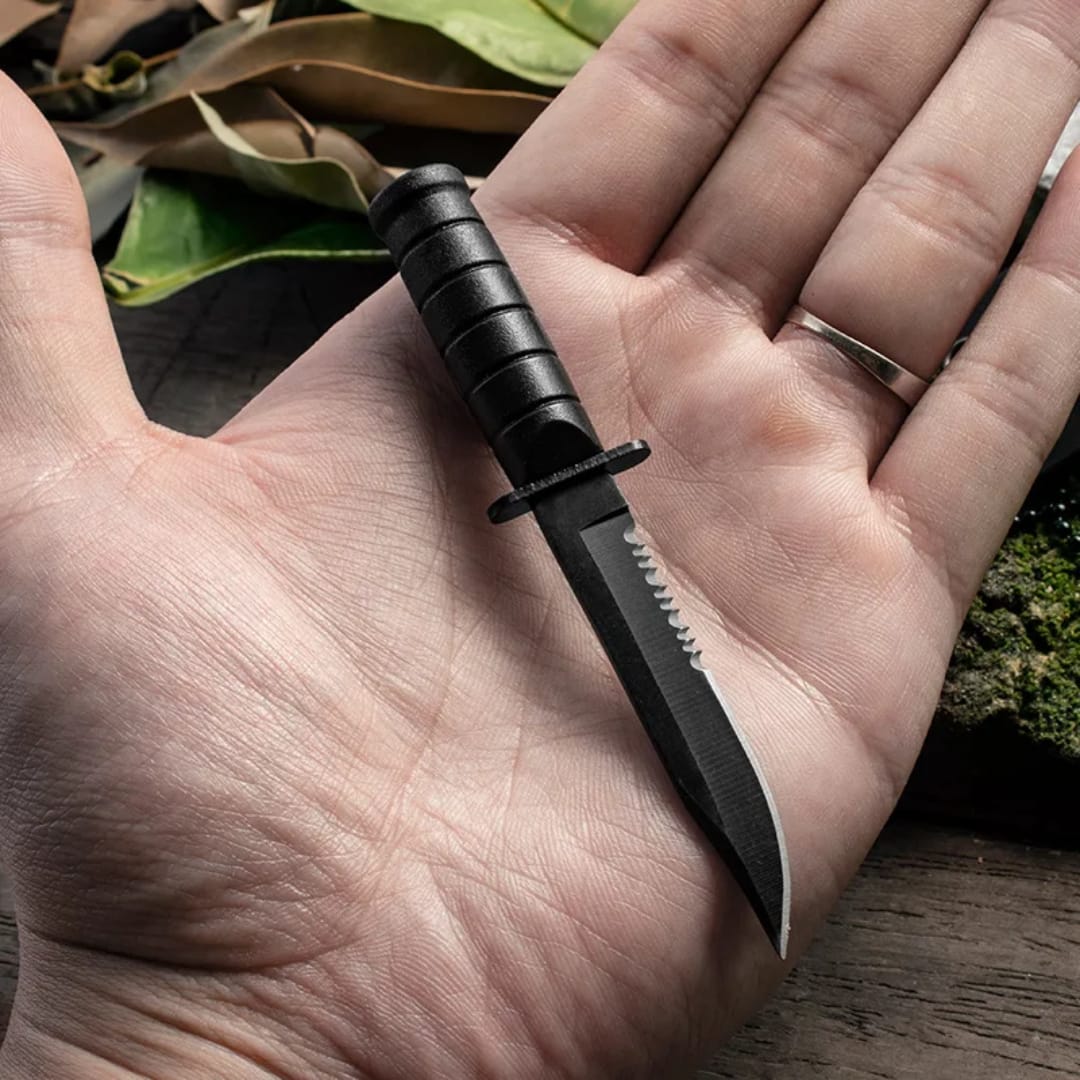NECKLESS KNIFE