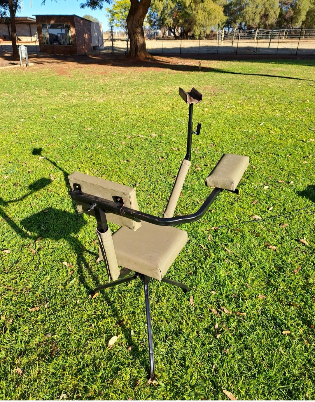 ROTATING 360 CHAIR WITH ARM REST