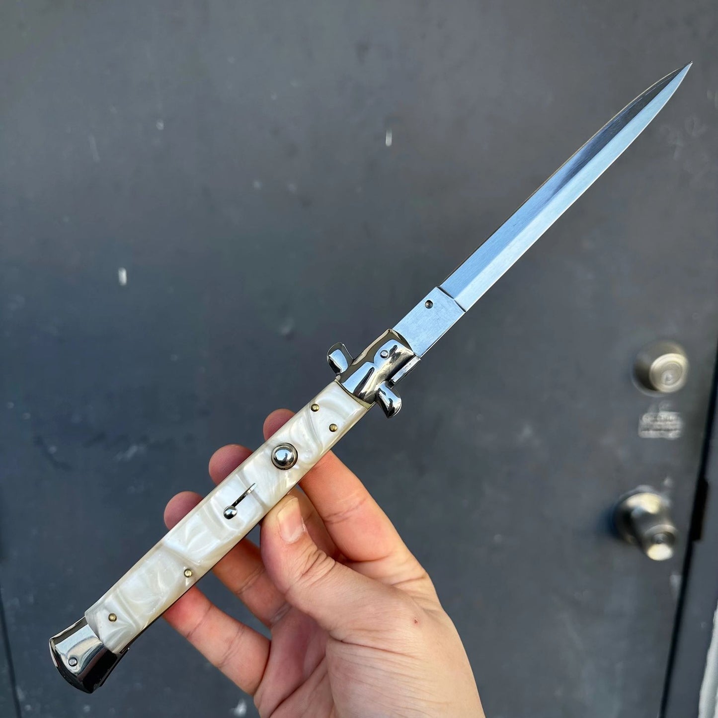 ITALIAN STILETTO AUTOMATIC PEARL WHITE BERETTA KNIFE - OEKNK048